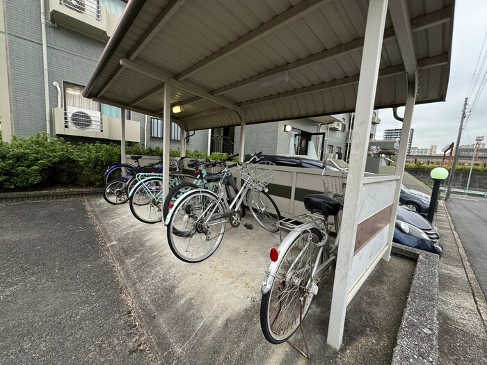 物件外観写真4　(駐輪場)
