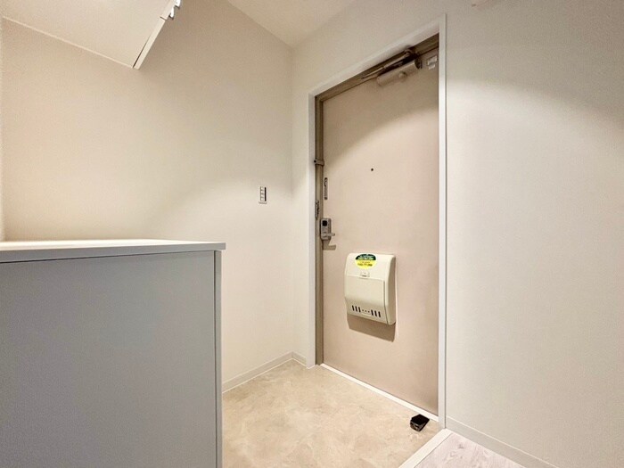 物件内観写真18　(玄関)