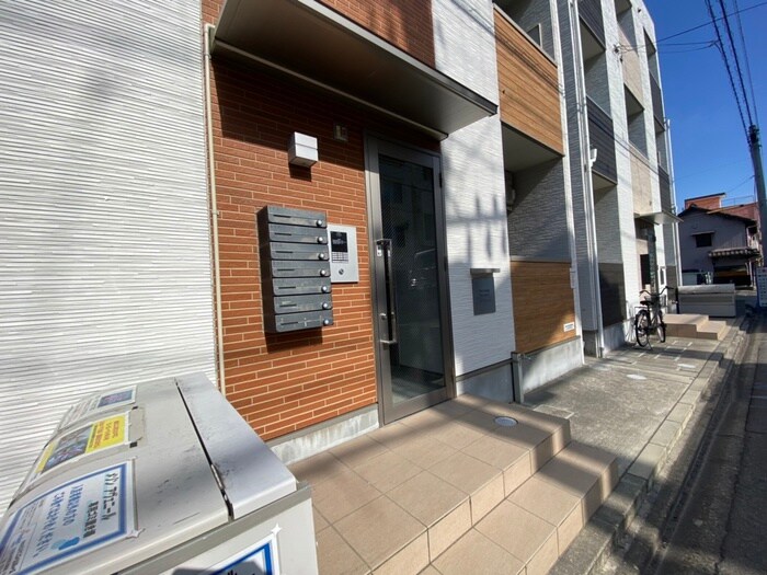 物件外観写真5　(エントランス部分)