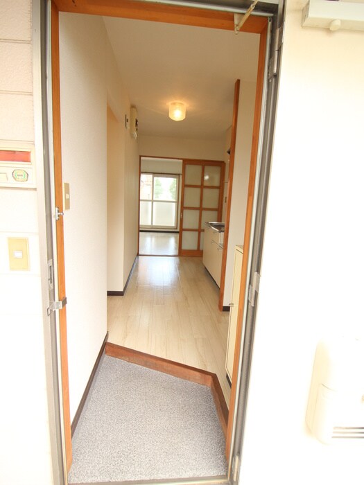 物件内観写真7　(玄関)