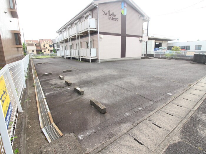 物件外観写真3　(駐車場)