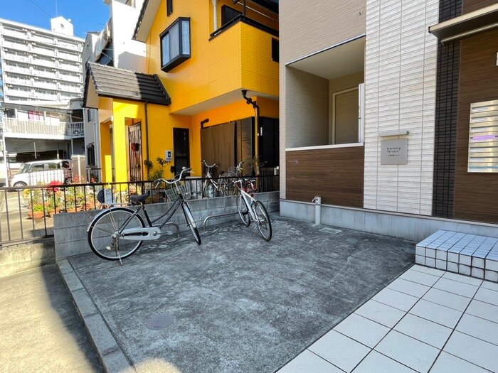 物件外観写真3　(駐輪場)