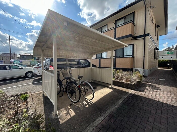 物件外観写真3　(駐輪場)