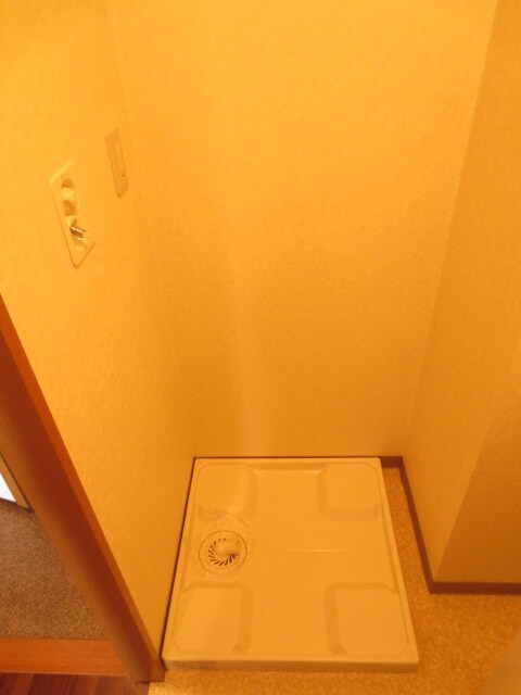 物件内観写真16　(洗濯機置場)