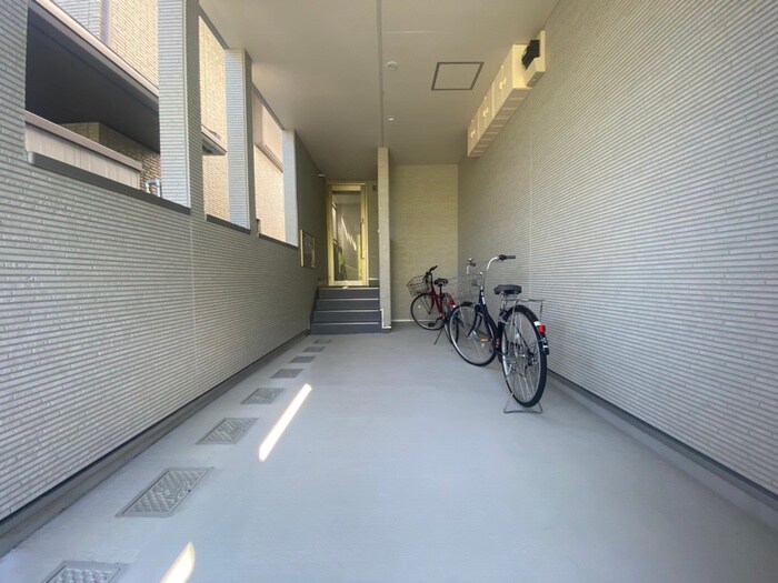 物件外観写真4　(駐輪場)