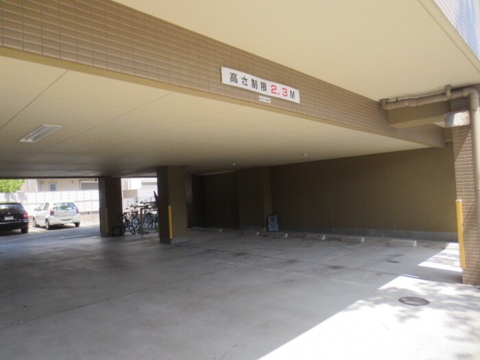 物件外観写真3　(駐車場)