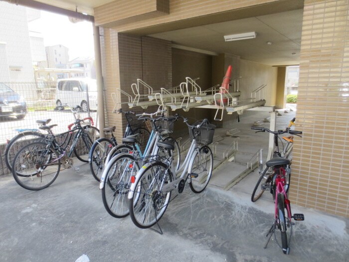 物件外観写真4　(駐輪場)