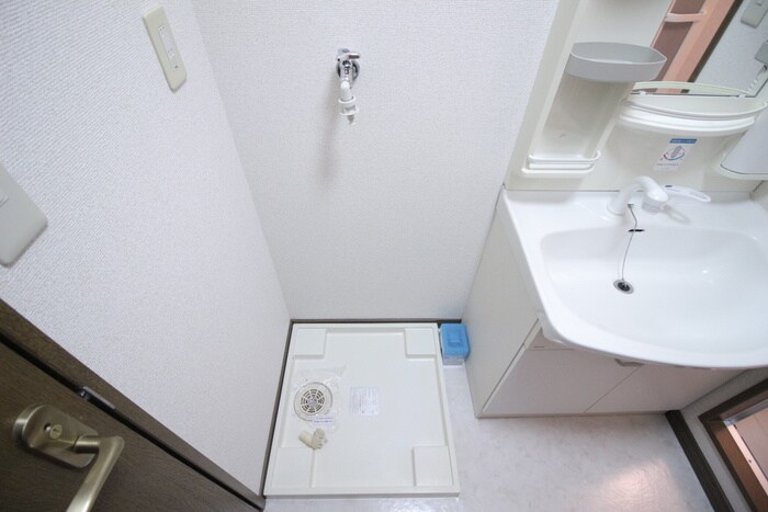 物件内観写真13　(洗濯機置場)