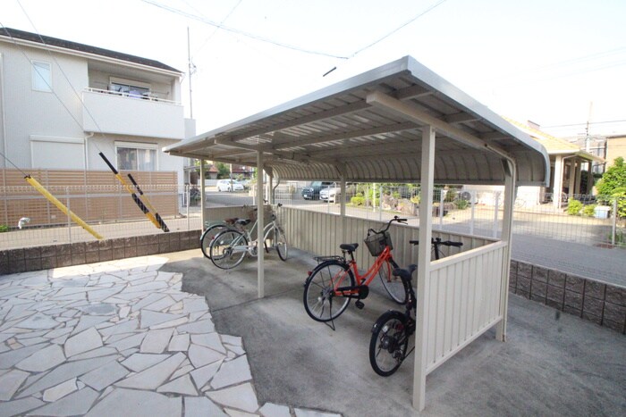 物件外観写真4　(駐輪場)