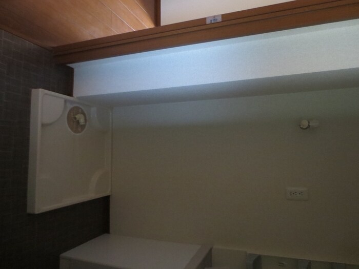 物件内観写真14　(洗濯機置場)