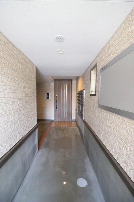 物件外観写真5　(エントランス部分)