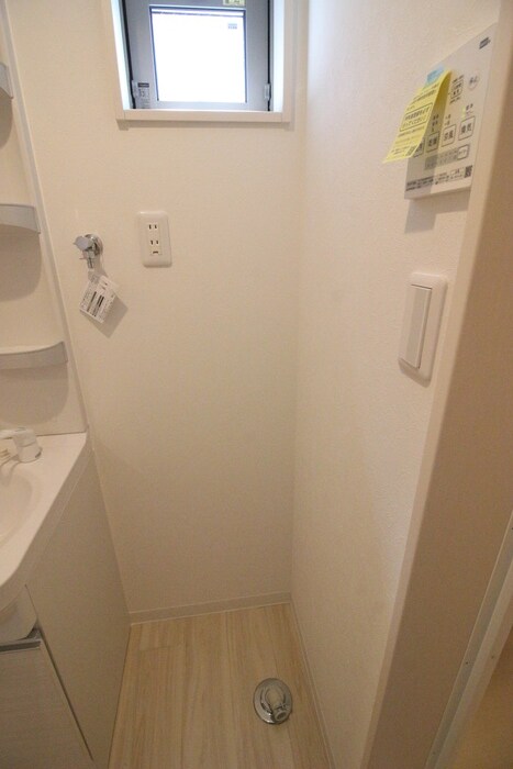 物件内観写真10　(洗濯機置場)