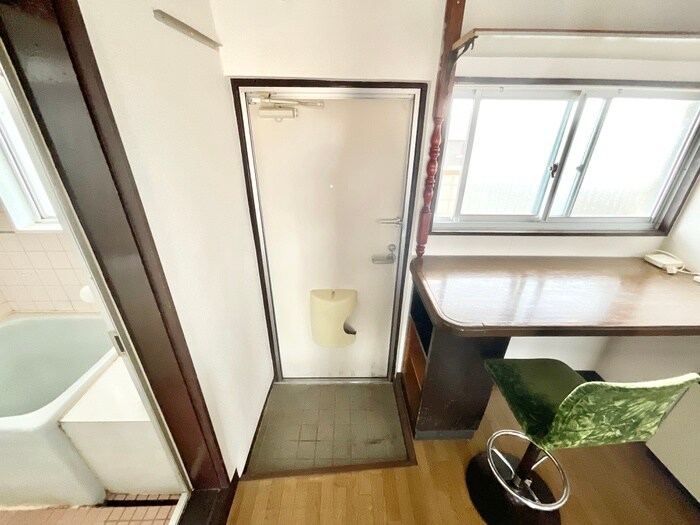 物件内観写真15　(玄関)