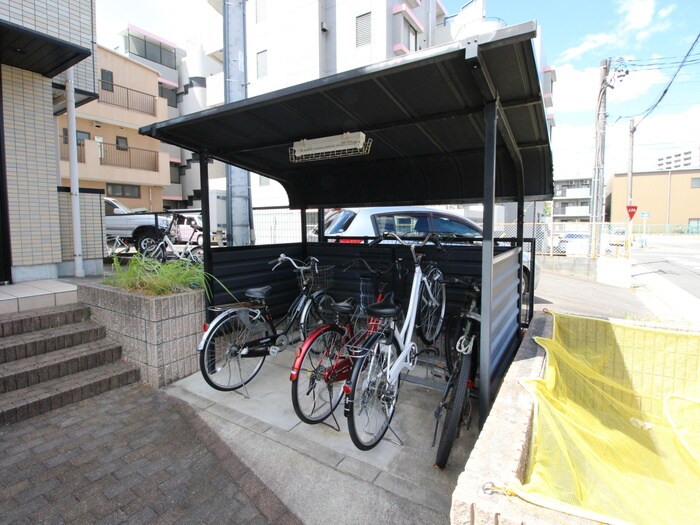 物件外観写真4　(駐輪場)