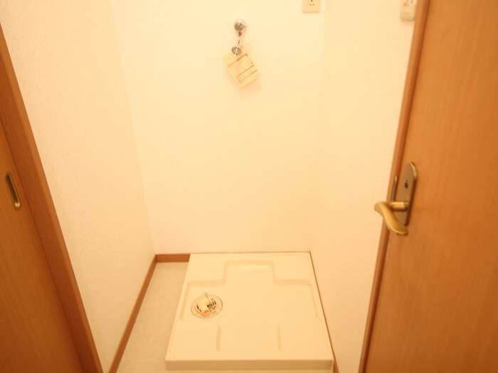 物件内観写真15　(洗濯機置場)