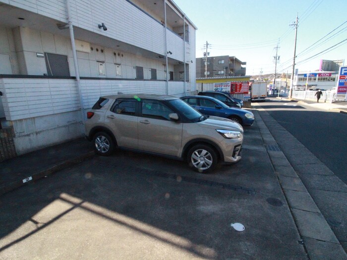物件外観写真5　(駐車場)