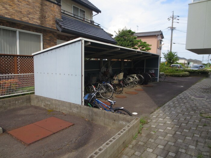 物件外観写真6　(駐輪場)