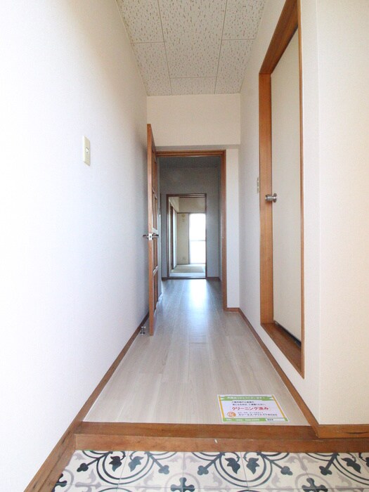 物件内観写真10　(玄関)