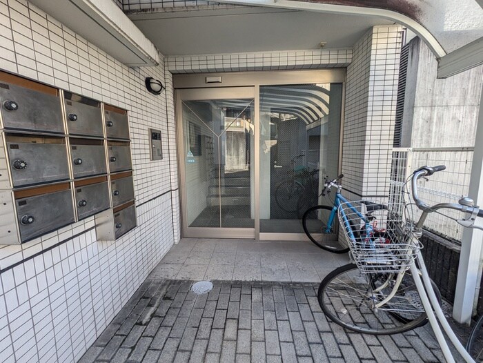物件外観写真6　(エントランス部分)