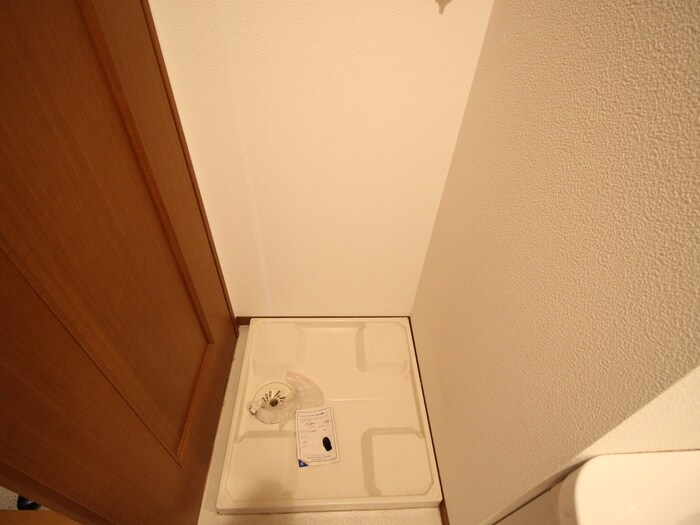 物件内観写真13　(洗濯機置場)