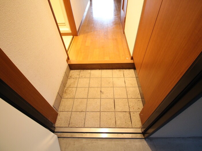 物件内観写真17　(玄関)