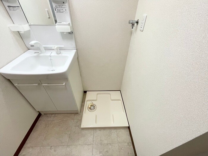 物件内観写真13　(洗濯機置場)