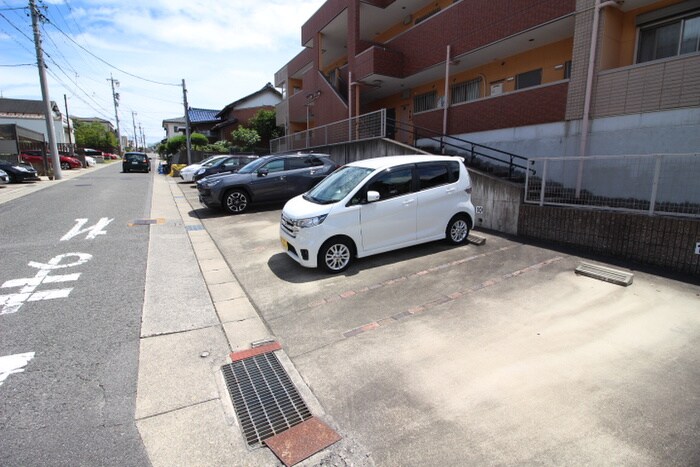 レザンブライドの駐車場
