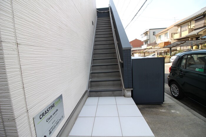 物件外観写真5　(エントランス部分)