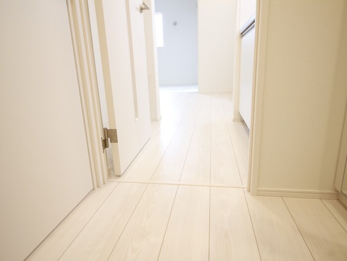 物件内観写真11　(廊下)