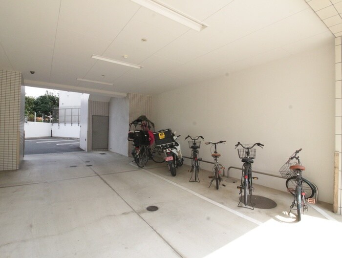 物件外観写真5　(駐輪場)
