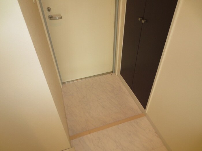 物件内観写真13　(玄関)