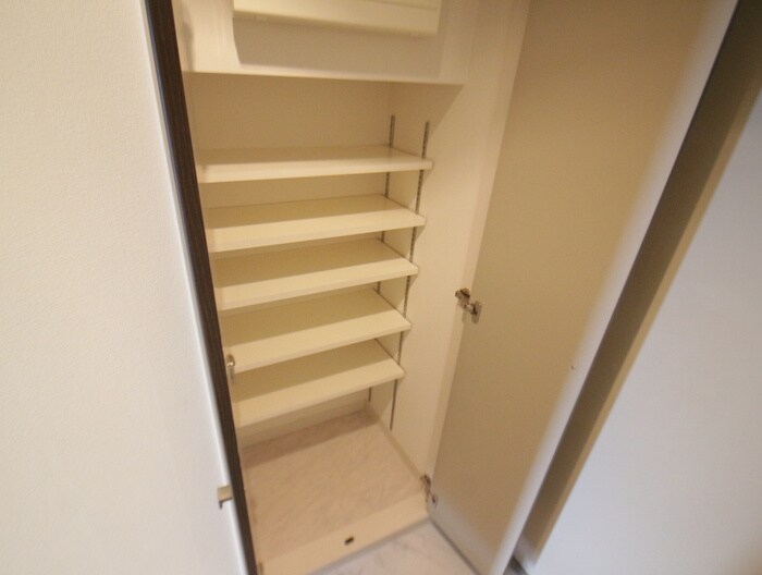 物件内観写真15　(靴箱)