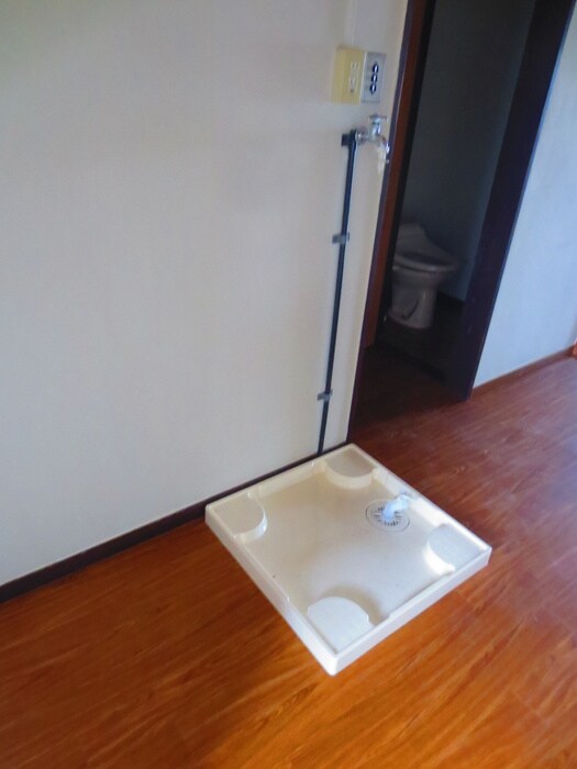 物件内観写真10　(洗濯機置場)