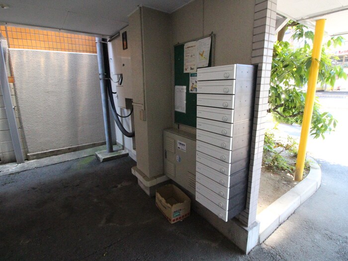 物件外観写真4　(エントランス部分)