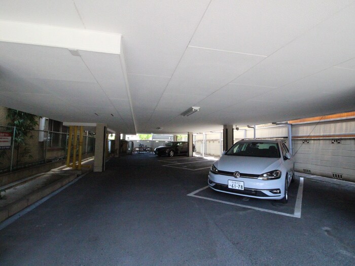 物件外観写真6　(駐車場)