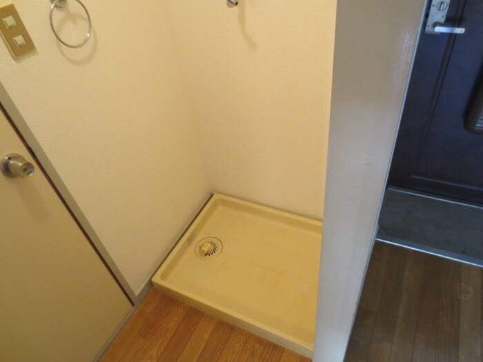 物件内観写真15　(洗濯機置場)