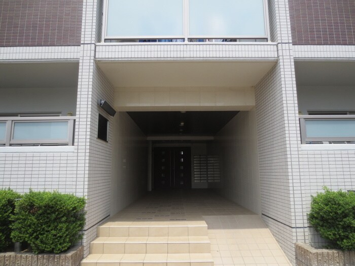 物件外観写真4　(エントランス部分)