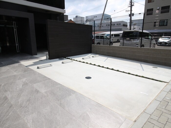 物件外観写真6　(駐車場)