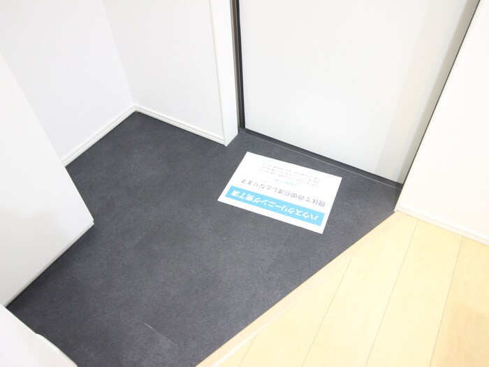 物件内観写真7　(玄関)
