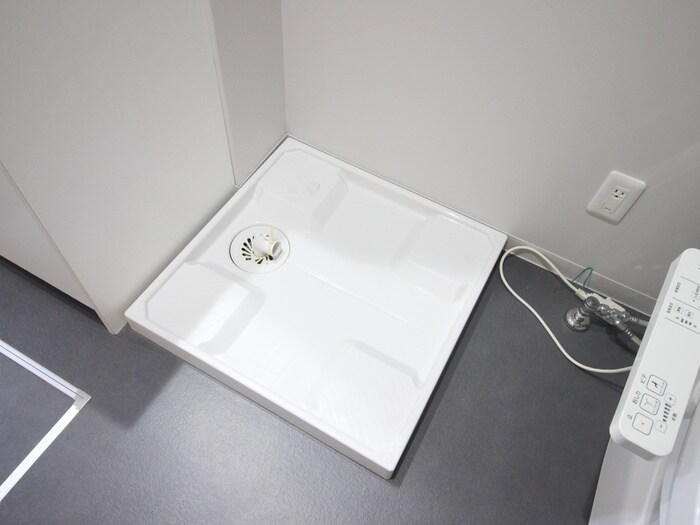 物件内観写真12　(洗濯機置場)