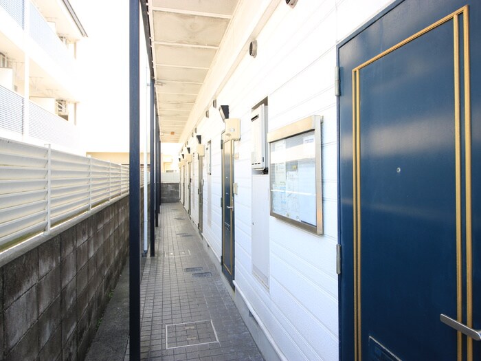 物件外観写真5　(エントランス部分)