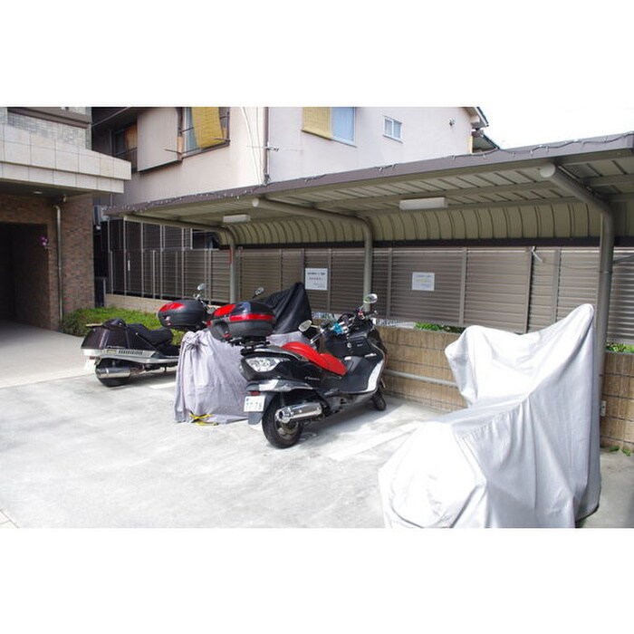 物件外観写真2　(駐輪場)