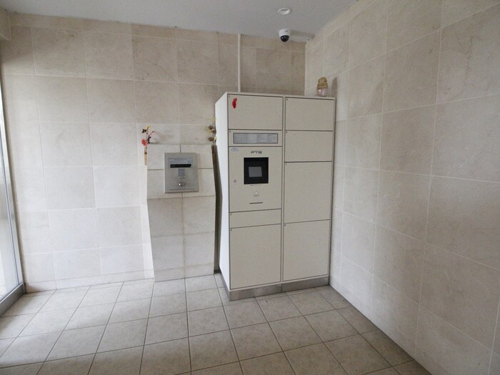 物件外観写真5　(エントランス部分)