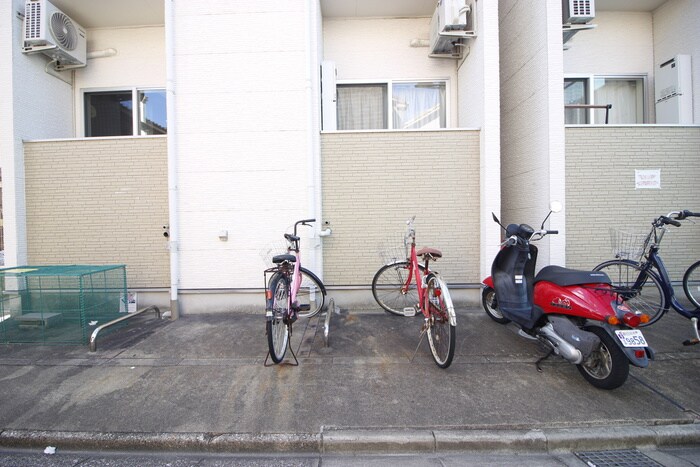 物件外観写真4　(駐輪場)