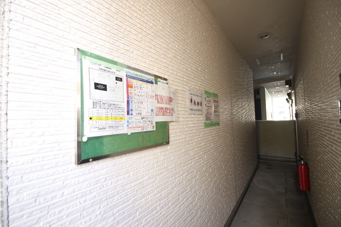 物件外観写真6　(エントランス部分)