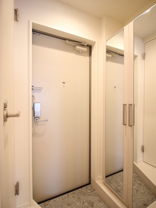 物件内観写真13　(玄関)