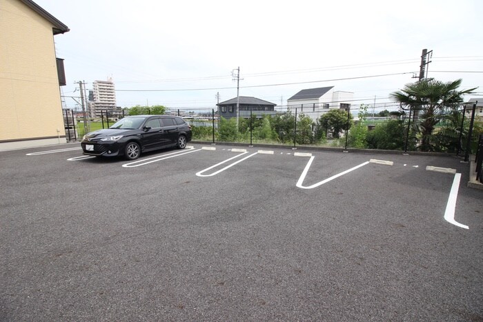 物件外観写真4　(駐車場)