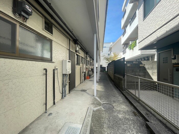 物件外観写真5　(エントランス部分)