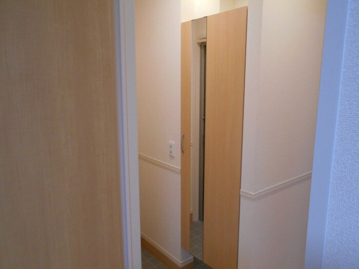 物件内観写真7　(玄関)