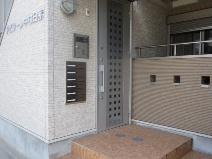 物件外観写真3　(エントランス部分)